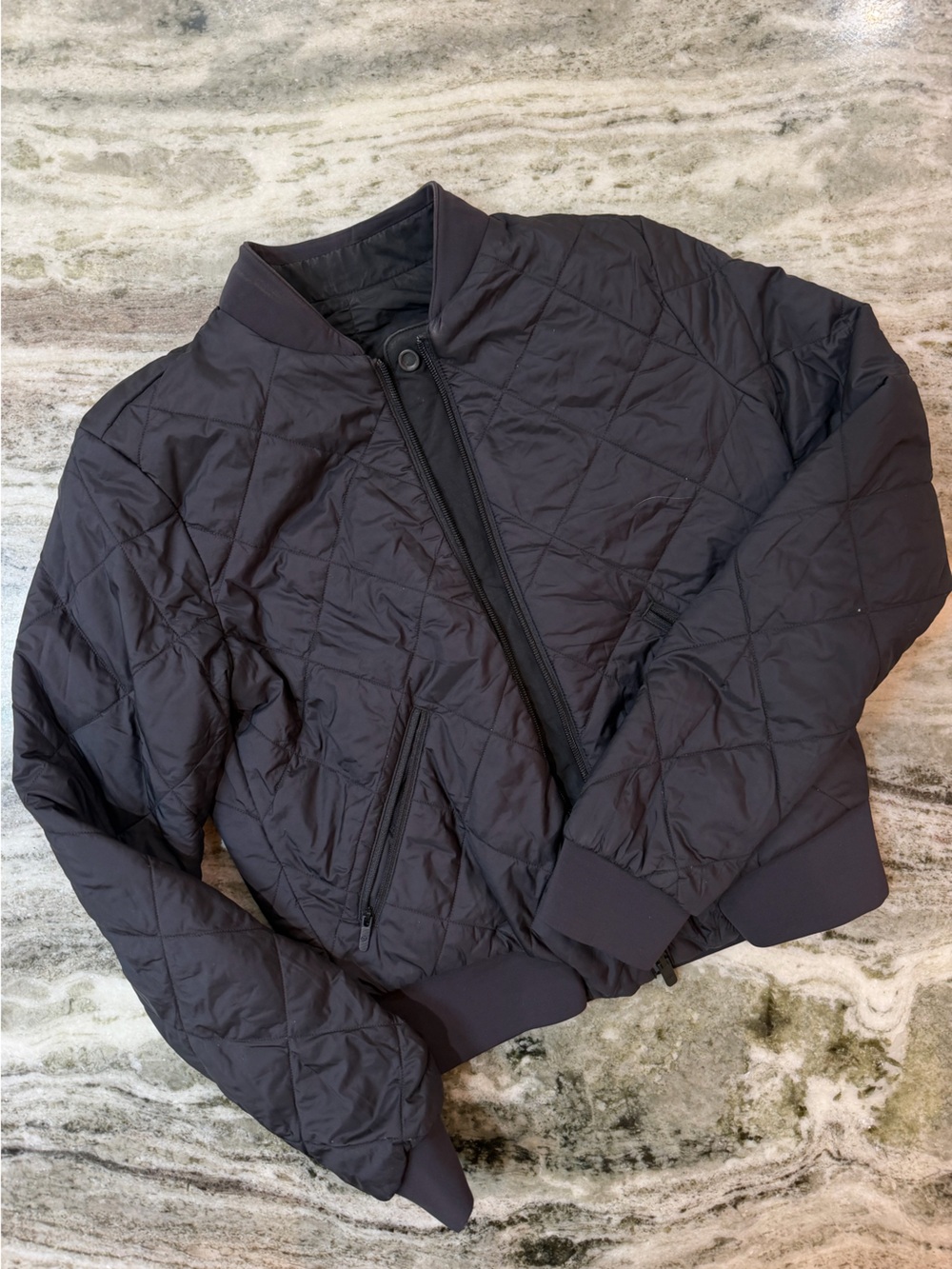 Lululemon Jacket “Warm Two Ways Bomber”
Black Quilted Reversible Jacket
4
